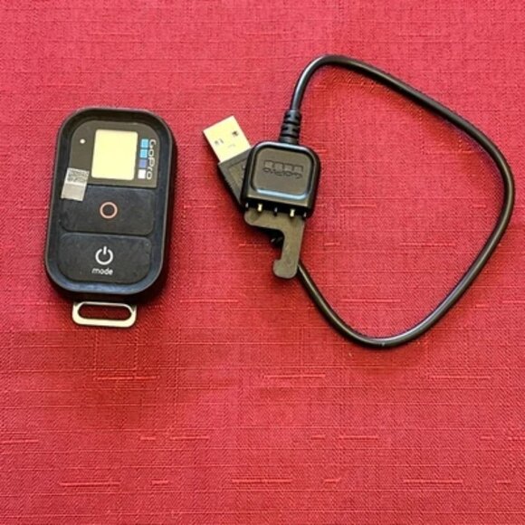 Genuine OEM GoPro Wifi Remote Hero 8 7 6 5 4 3+ 3 w USB Charging Cable ARMTE-001 - Picture 1 of 2